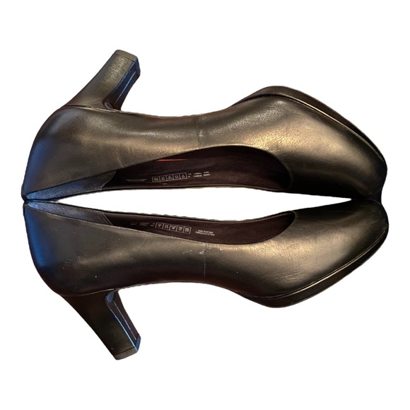 Rockport Shoes - Women’s Rockport pumps sz 6 black EUC